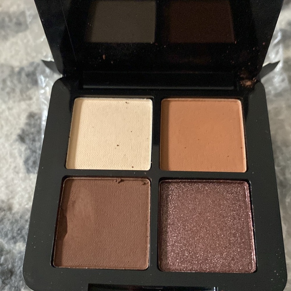 Colorful Makeup and Accessory Set - Picture 9 of 9